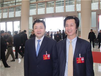 時任中共福建省委常委、福州市委書記楊岳與施忠旗董事長合影留念