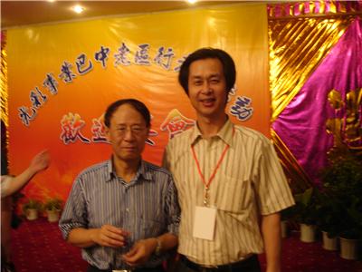 時任全國政協(xié)常委、全國政協(xié)經(jīng)濟(jì)委員會副主任、原全國工商聯(lián)副主席胡德平與施忠旗董事長合影留念