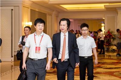 董事長迎接嘉賓到來